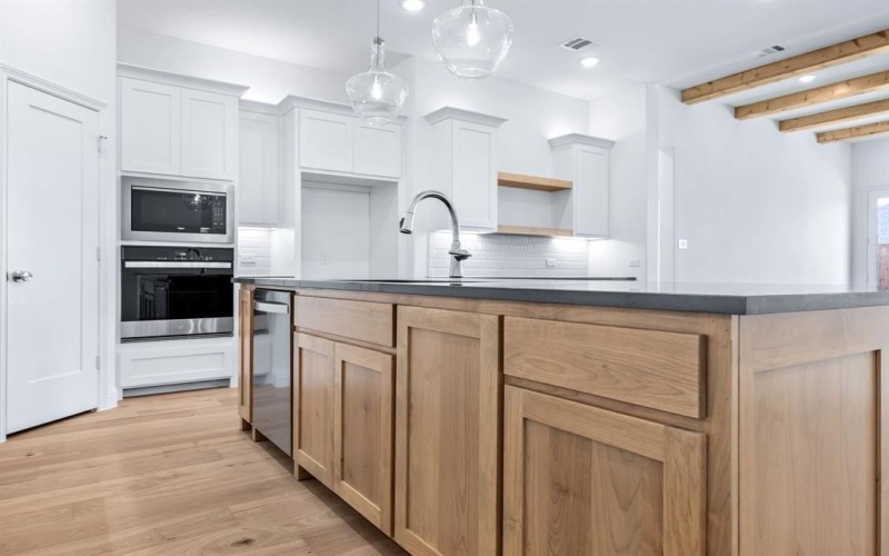 913 Beall Street, Denton, TX 76207, 4 Bedrooms Bedrooms, ,2 BathroomsBathrooms,Residential,For Sale,913 Beall Street,0,21039912