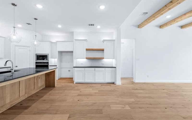 913 Beall Street, Denton, TX 76207, 4 Bedrooms Bedrooms, ,2 BathroomsBathrooms,Residential,For Sale,913 Beall Street,0,21039912