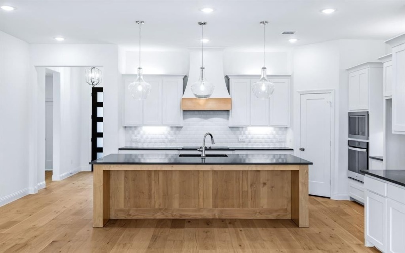 913 Beall Street, Denton, TX 76207, 4 Bedrooms Bedrooms, ,2 BathroomsBathrooms,Residential,For Sale,913 Beall Street,0,21039912