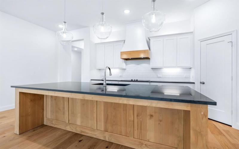 913 Beall Street, Denton, TX 76207, 4 Bedrooms Bedrooms, ,2 BathroomsBathrooms,Residential,For Sale,913 Beall Street,0,21039912