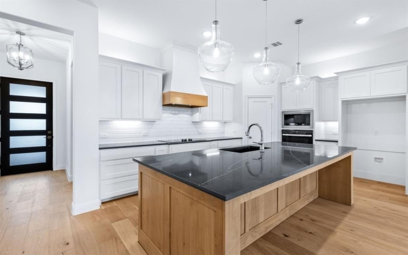 913 Beall Street, Denton, TX 76207, 4 Bedrooms Bedrooms, ,2 BathroomsBathrooms,Residential,For Sale,913 Beall Street,0,21039912