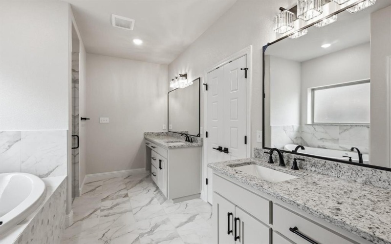 2307 Briarwood, Bridgeport, TX 76426, 3 Bedrooms Bedrooms, ,2 BathroomsBathrooms,Residential,For Sale,2307 Briarwood,0,21040743