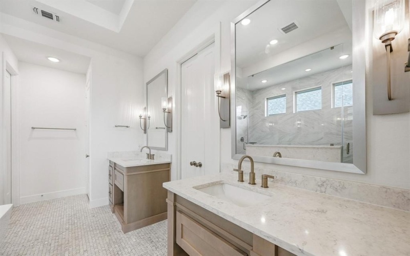 2201 Laurel Drive, Rockwall, TX 75087, 5 Bedrooms Bedrooms, ,6 BathroomsBathrooms,Residential,For Sale,2201 Laurel Drive,0,21040809