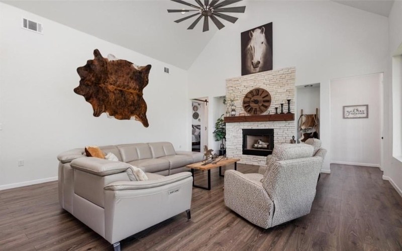 601 Gin Road, Ennis, TX 75119, 4 Bedrooms Bedrooms, ,3 BathroomsBathrooms,Residential,For Sale,601 Gin Road,0,21035936