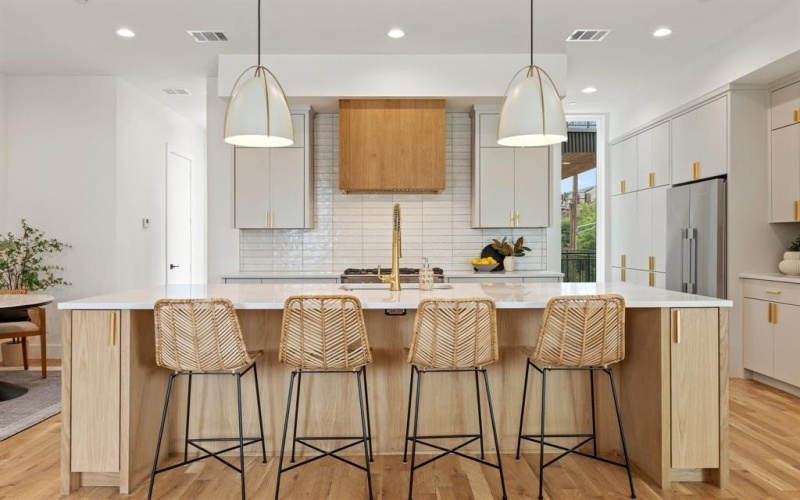 4330 Dickason Avenue #102, Dallas, TX 75219, 3 Habitaciones Habitaciones , ,3 BañosBaños,Residential,En Venta,4330 Dickason Avenue,0,21041839
