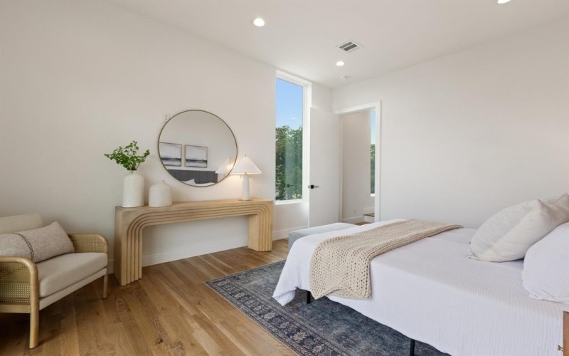 4330 Dickason Avenue #102, Dallas, TX 75219, 3 Habitaciones Habitaciones , ,3 BañosBaños,Residential,En Venta,4330 Dickason Avenue,0,21041839