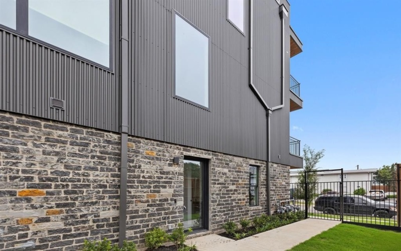 4330 Dickason Avenue #102, Dallas, TX 75219, 3 Habitaciones Habitaciones , ,3 BañosBaños,Residential,En Venta,4330 Dickason Avenue,0,21041839