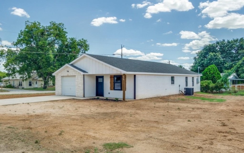 808 Buckboard Drive, De Leon, TX 76444, 3 Bedrooms Bedrooms, ,2 BathroomsBathrooms,Residential,For Sale,808 Buckboard Drive,0,21041849
