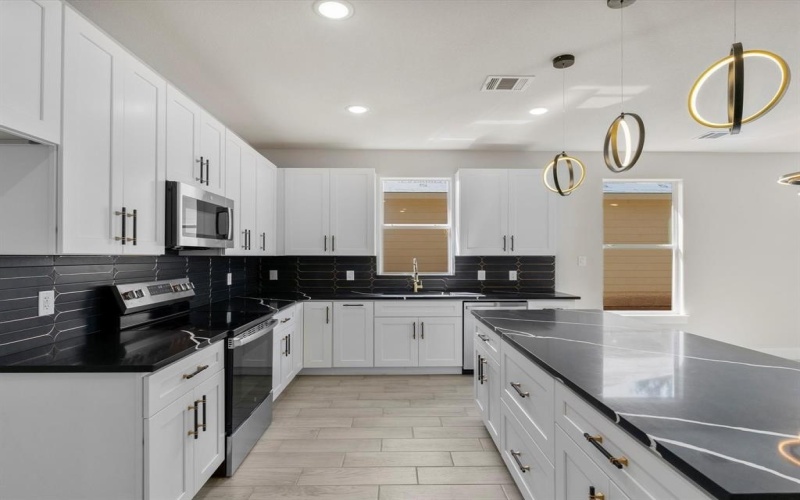 5102 Waterbury Court, Granbury, TX 76048, 4 Bedrooms Bedrooms, ,2 BathroomsBathrooms,Residential,For Sale,5102 Waterbury Court,0,21041852