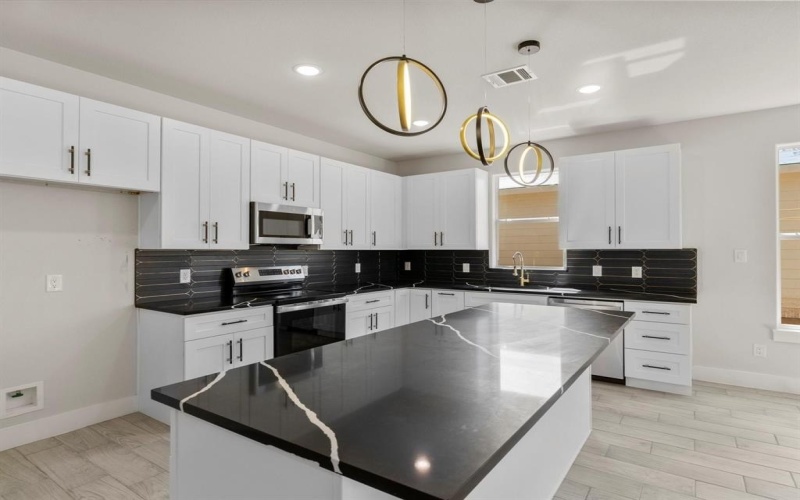 5102 Waterbury Court, Granbury, TX 76048, 4 Bedrooms Bedrooms, ,2 BathroomsBathrooms,Residential,For Sale,5102 Waterbury Court,0,21041852