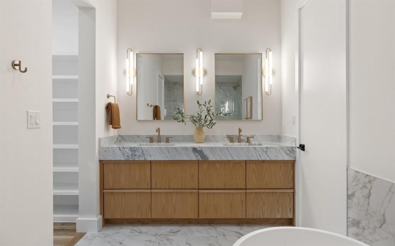 4330 Dickason Avenue #201, Dallas, TX 75219, 3 Bedrooms Bedrooms, ,3 BathroomsBathrooms,Residential,For Sale,4330 Dickason Avenue,0,21041857