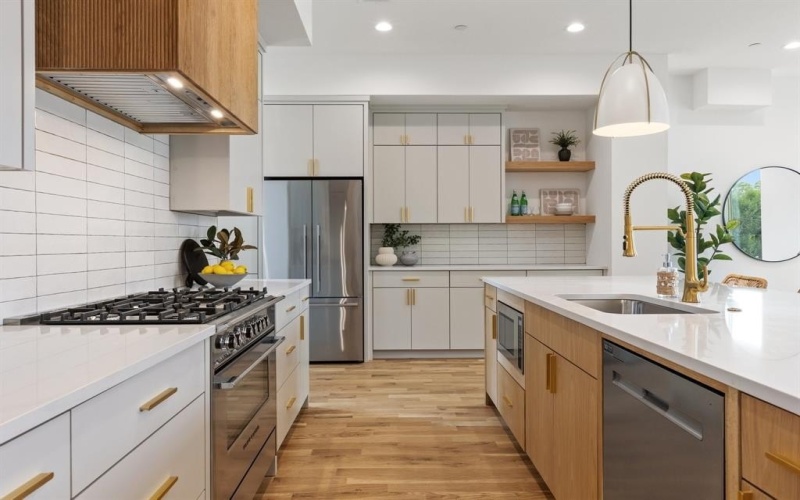 4330 Dickason Avenue #201, Dallas, TX 75219, 3 Bedrooms Bedrooms, ,3 BathroomsBathrooms,Residential,For Sale,4330 Dickason Avenue,0,21041857