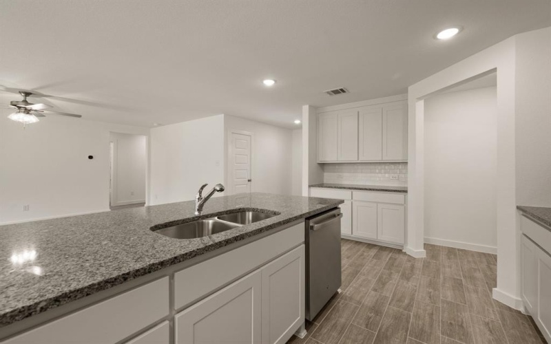 201 Bartlett Court, Runaway Bay, TX 76426, 4 Habitaciones Habitaciones , ,2 BañosBaños,Residential,En Venta,201 Bartlett Court,0,21042036