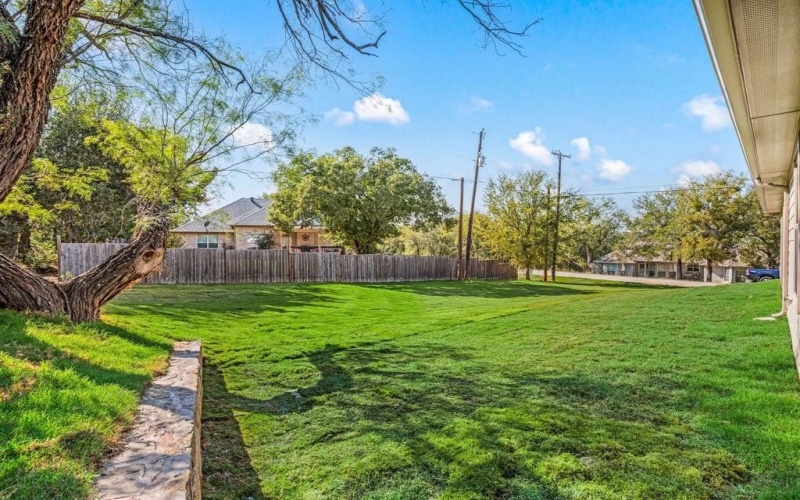 201 Bartlett Court, Runaway Bay, TX 76426, 4 Habitaciones Habitaciones , ,2 BañosBaños,Residential,En Venta,201 Bartlett Court,0,21042036