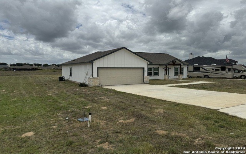 180 TURNBERRY, La Vernia, TX 78121, 3 Habitaciones Habitaciones , ,2 BañosBaños,Residential,En Venta,180 TURNBERRY,0,1726614