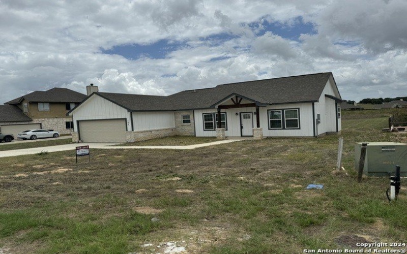 180 TURNBERRY, La Vernia, TX 78121, 3 Habitaciones Habitaciones , ,2 BañosBaños,Residential,En Venta,180 TURNBERRY,0,1726614
