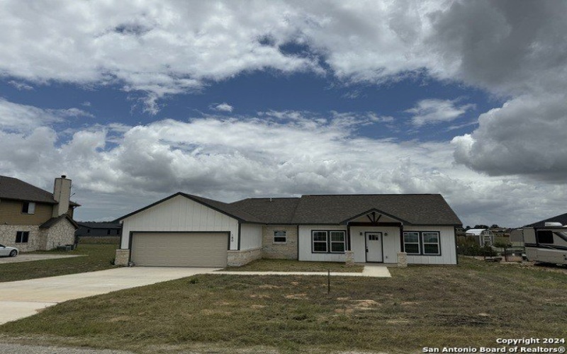 180 TURNBERRY, La Vernia, TX 78121, 3 Habitaciones Habitaciones , ,2 BañosBaños,Residential,En Venta,180 TURNBERRY,0,1726614