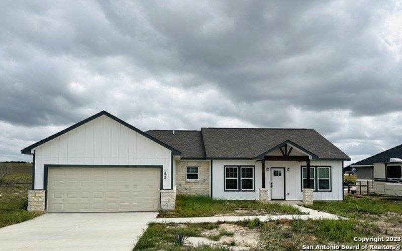 180 TURNBERRY, La Vernia, TX 78121, 3 Habitaciones Habitaciones , ,2 BañosBaños,Residential,En Venta,180 TURNBERRY,0,1726614