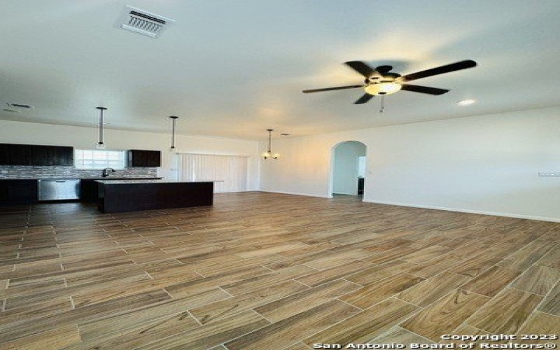180 TURNBERRY, La Vernia, TX 78121, 3 Habitaciones Habitaciones , ,2 BañosBaños,Residential,En Venta,180 TURNBERRY,0,1726614