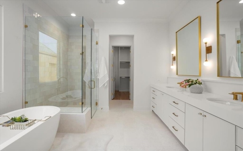 3935 Rochelle Drive, Dallas, TX 75220, 5 Bedrooms Bedrooms, ,6 BathroomsBathrooms,Residential,For Sale,3935 Rochelle Drive,0,21029276