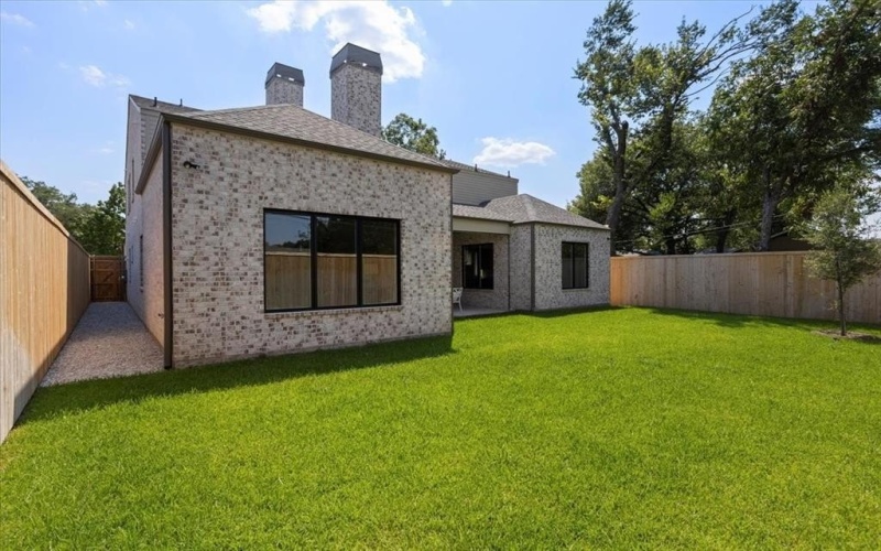 3935 Rochelle Drive, Dallas, TX 75220, 5 Bedrooms Bedrooms, ,6 BathroomsBathrooms,Residential,For Sale,3935 Rochelle Drive,0,21029276