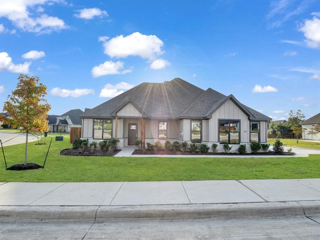 104 Smoky Oak Lane, Weatherford, TX 76087, 3 Bedrooms Bedrooms, ,2 BathroomsBathrooms,Residential,For Sale,104 Smoky Oak Lane,0,21041958