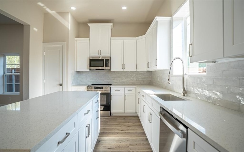 5426 Van Horn Drive, Granbury, TX 76048, 4 Bedrooms Bedrooms, ,3 BathroomsBathrooms,Residential,For Sale,5426 Van Horn Drive,0,21042294