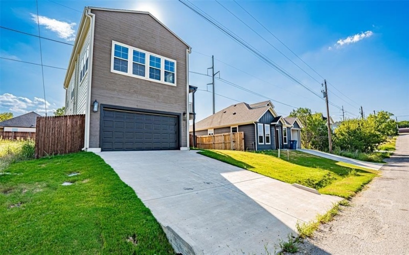 5426 Van Horn Drive, Granbury, TX 76048, 4 Bedrooms Bedrooms, ,3 BathroomsBathrooms,Residential,For Sale,5426 Van Horn Drive,0,21042294