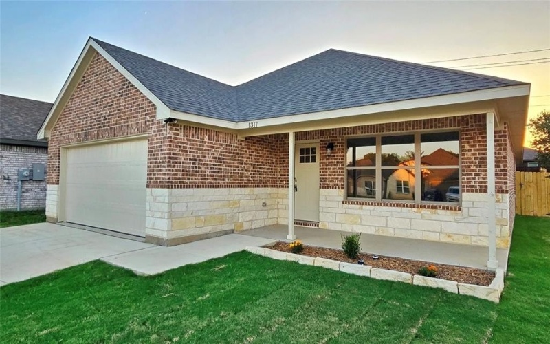 1317 Oak Valley, Denton, TX 76209, 3 Bedrooms Bedrooms, ,2 BathroomsBathrooms,Residential,For Sale,1317 Oak Valley,0,21042539
