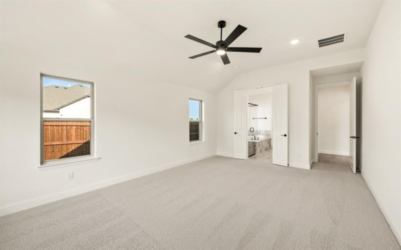 808 Blue Fescue Road, Fort Worth, TX 76247, 5 Habitaciones Habitaciones , ,5 BañosBaños,Residential,En Venta,808 Blue Fescue Road,0,21042741