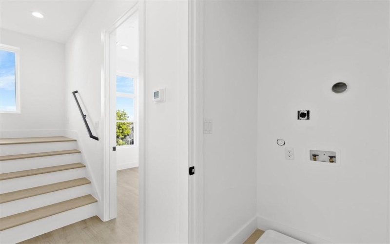 723 W 10th Street #102, Dallas, TX 75208, 3 Bedrooms Bedrooms, ,3 BathroomsBathrooms,Residential,For Sale,723 W 10th Street,0,21043509