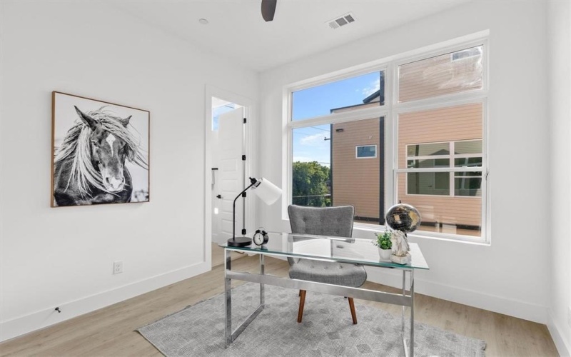 723 W 10th Street #102, Dallas, TX 75208, 3 Bedrooms Bedrooms, ,3 BathroomsBathrooms,Residential,For Sale,723 W 10th Street,0,21043509