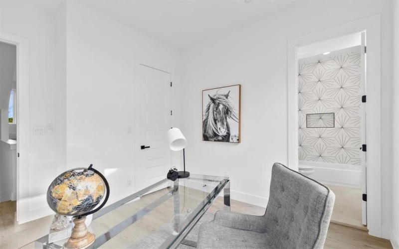 723 W 10th Street #102, Dallas, TX 75208, 3 Bedrooms Bedrooms, ,3 BathroomsBathrooms,Residential,For Sale,723 W 10th Street,0,21043509