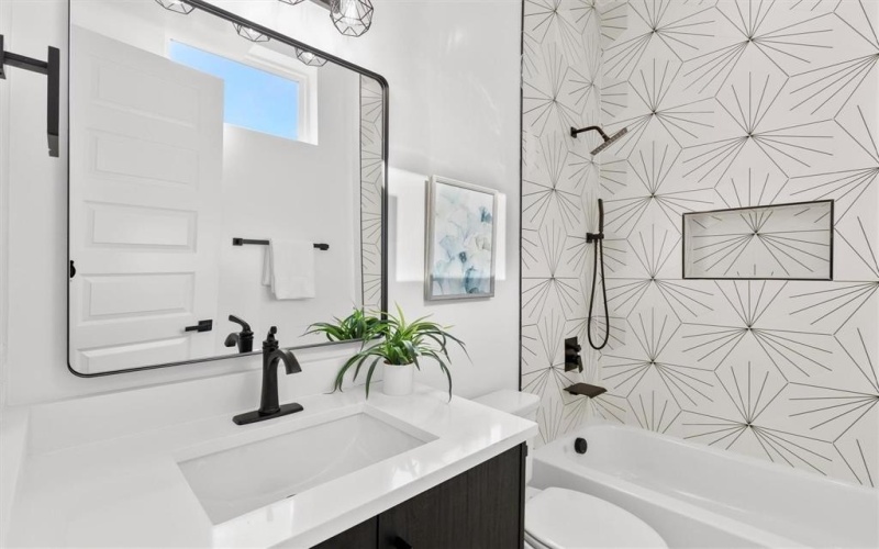 723 W 10th Street #102, Dallas, TX 75208, 3 Bedrooms Bedrooms, ,3 BathroomsBathrooms,Residential,For Sale,723 W 10th Street,0,21043509