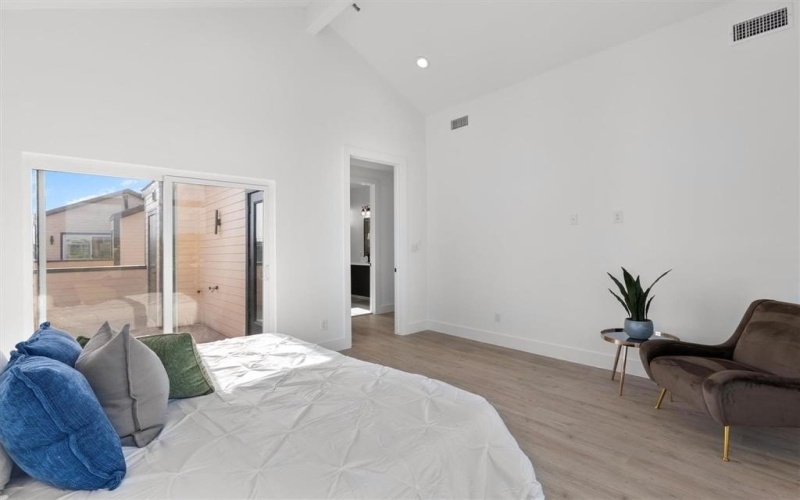723 W 10th Street #102, Dallas, TX 75208, 3 Bedrooms Bedrooms, ,3 BathroomsBathrooms,Residential,For Sale,723 W 10th Street,0,21043509