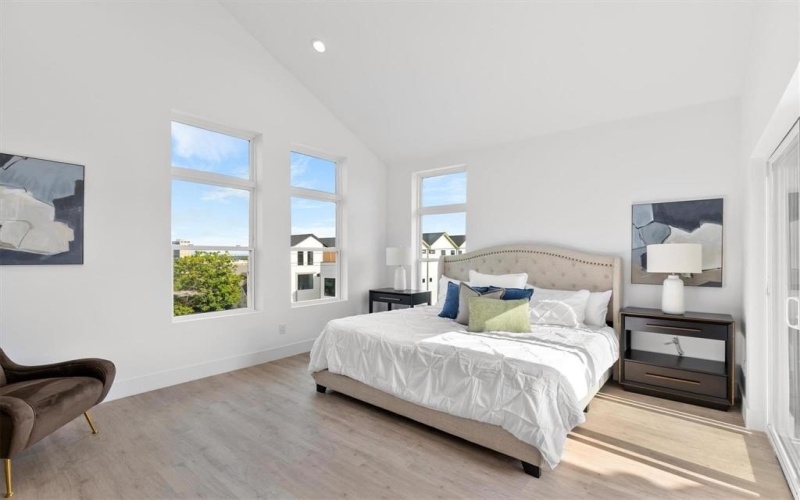 723 W 10th Street #102, Dallas, TX 75208, 3 Bedrooms Bedrooms, ,3 BathroomsBathrooms,Residential,For Sale,723 W 10th Street,0,21043509
