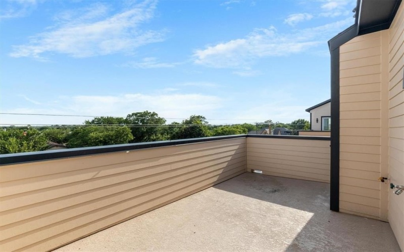 723 W 10th Street #102, Dallas, TX 75208, 3 Bedrooms Bedrooms, ,3 BathroomsBathrooms,Residential,For Sale,723 W 10th Street,0,21043509