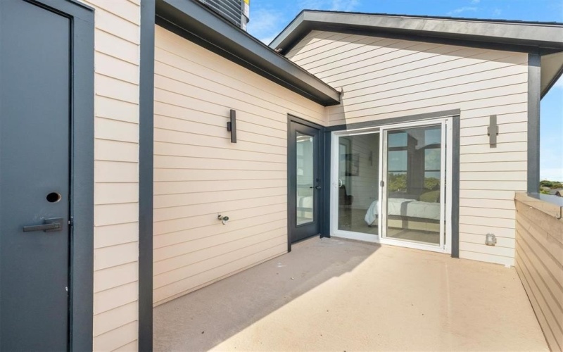 723 W 10th Street #102, Dallas, TX 75208, 3 Bedrooms Bedrooms, ,3 BathroomsBathrooms,Residential,For Sale,723 W 10th Street,0,21043509