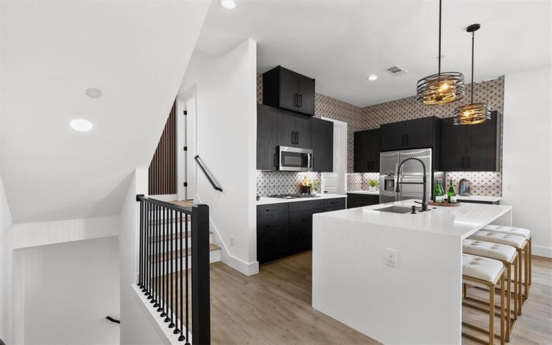 723 W 10th Street #102, Dallas, TX 75208, 3 Bedrooms Bedrooms, ,3 BathroomsBathrooms,Residential,For Sale,723 W 10th Street,0,21043509