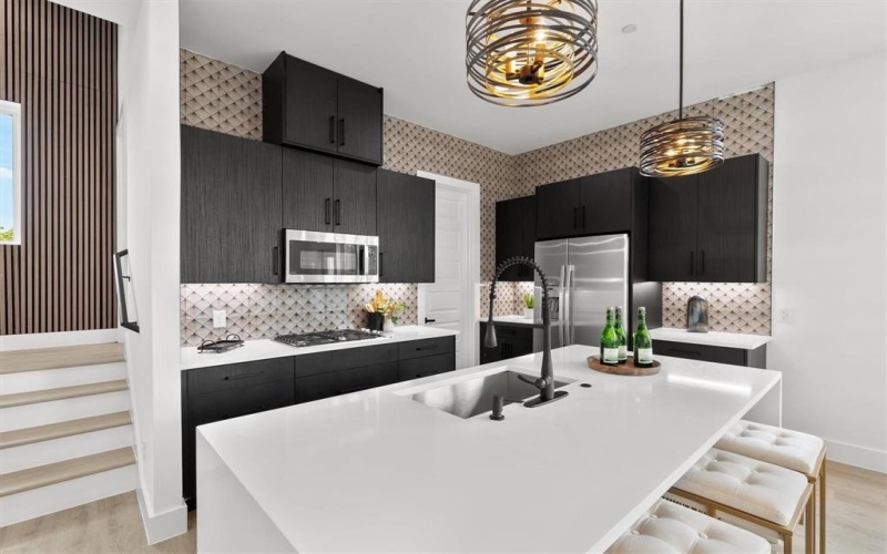723 W 10th Street #102, Dallas, TX 75208, 3 Bedrooms Bedrooms, ,3 BathroomsBathrooms,Residential,For Sale,723 W 10th Street,0,21043509