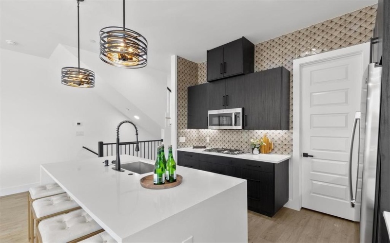 723 W 10th Street #102, Dallas, TX 75208, 3 Bedrooms Bedrooms, ,3 BathroomsBathrooms,Residential,For Sale,723 W 10th Street,0,21043509