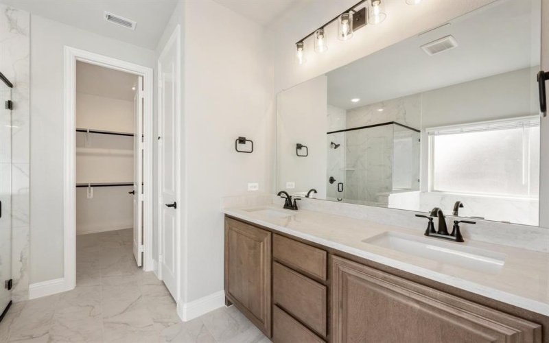 1044 Snowy Owl Drive, Alvarado, TX 76009, 5 Bedrooms Bedrooms, ,5 BathroomsBathrooms,Residential,For Sale,1044 Snowy Owl Drive,0,21043779