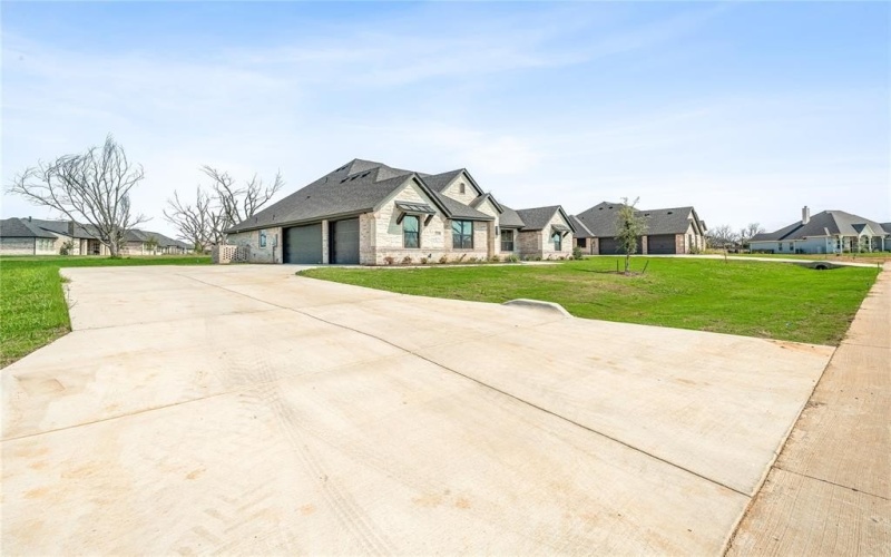 2128 Middlewood Circle, Granbury, TX 76049, 4 Bedrooms Bedrooms, ,3 BathroomsBathrooms,Residential,For Sale,2128 Middlewood Circle,0,21044195
