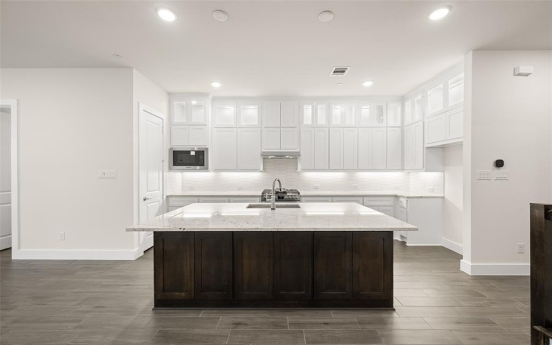 1812 Wittington, Farmers Branch, TX 75234, 4 Habitaciones Habitaciones , ,3 BañosBaños,Residential,En Venta,1812 Wittington,0,21044399