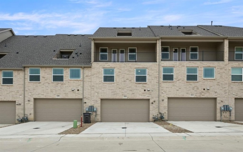 1810 Wittington, Farmers Branch, TX 75234, 4 Bedrooms Bedrooms, ,3 BathroomsBathrooms,Residential,For Sale,1810 Wittington,0,21044439
