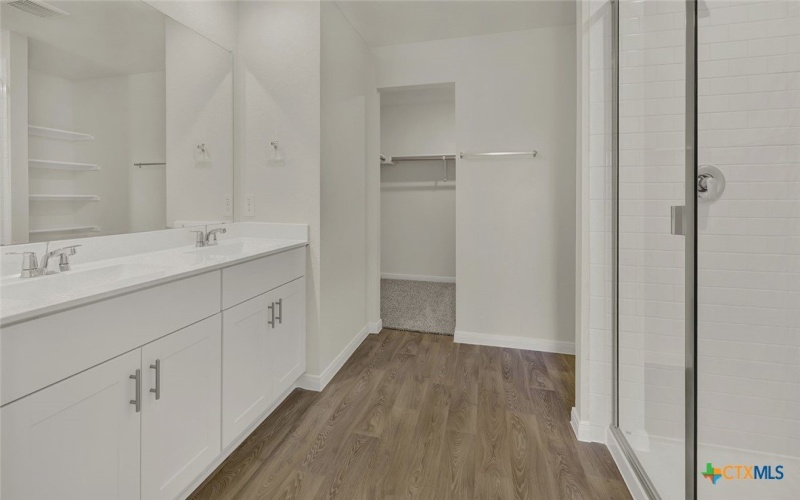 236 SHENANDOAH Drive, Kyle, TX 78640, 5 Habitaciones Habitaciones , ,3 BañosBaños,Residential,En Venta,236 SHENANDOAH Drive,0,591093