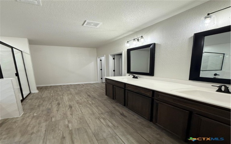 516 Roy Cordell Street, Killeen, TX 76542, 4 Habitaciones Habitaciones , ,2 BañosBaños,Residential,En Venta,516 Roy Cordell Street,0,590762