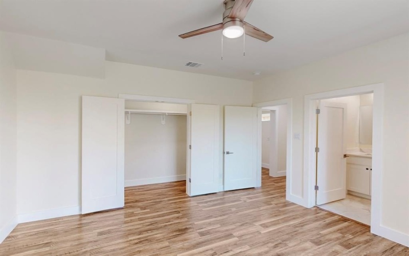 1021 Mobile Street, Dallas, TX 75208, 3 Bedrooms Bedrooms, ,3 BathroomsBathrooms,Residential,For Sale,1021 Mobile Street,0,20948853