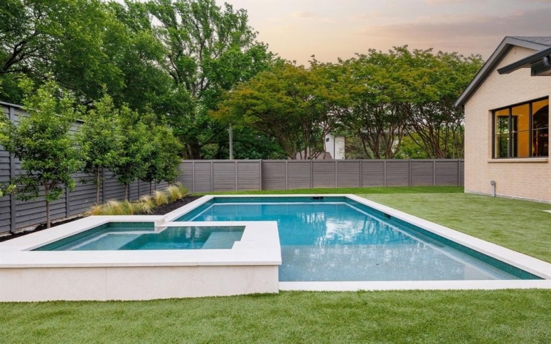 6439 Malcolm Drive, Dallas, TX 75214, 5 Bedrooms Bedrooms, ,6 BathroomsBathrooms,Residential,For Sale,6439 Malcolm Drive,0,21036254