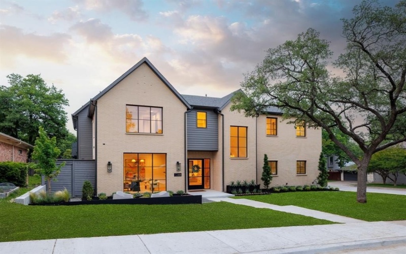 6439 Malcolm Drive, Dallas, TX 75214, 5 Bedrooms Bedrooms, ,6 BathroomsBathrooms,Residential,For Sale,6439 Malcolm Drive,0,21036254